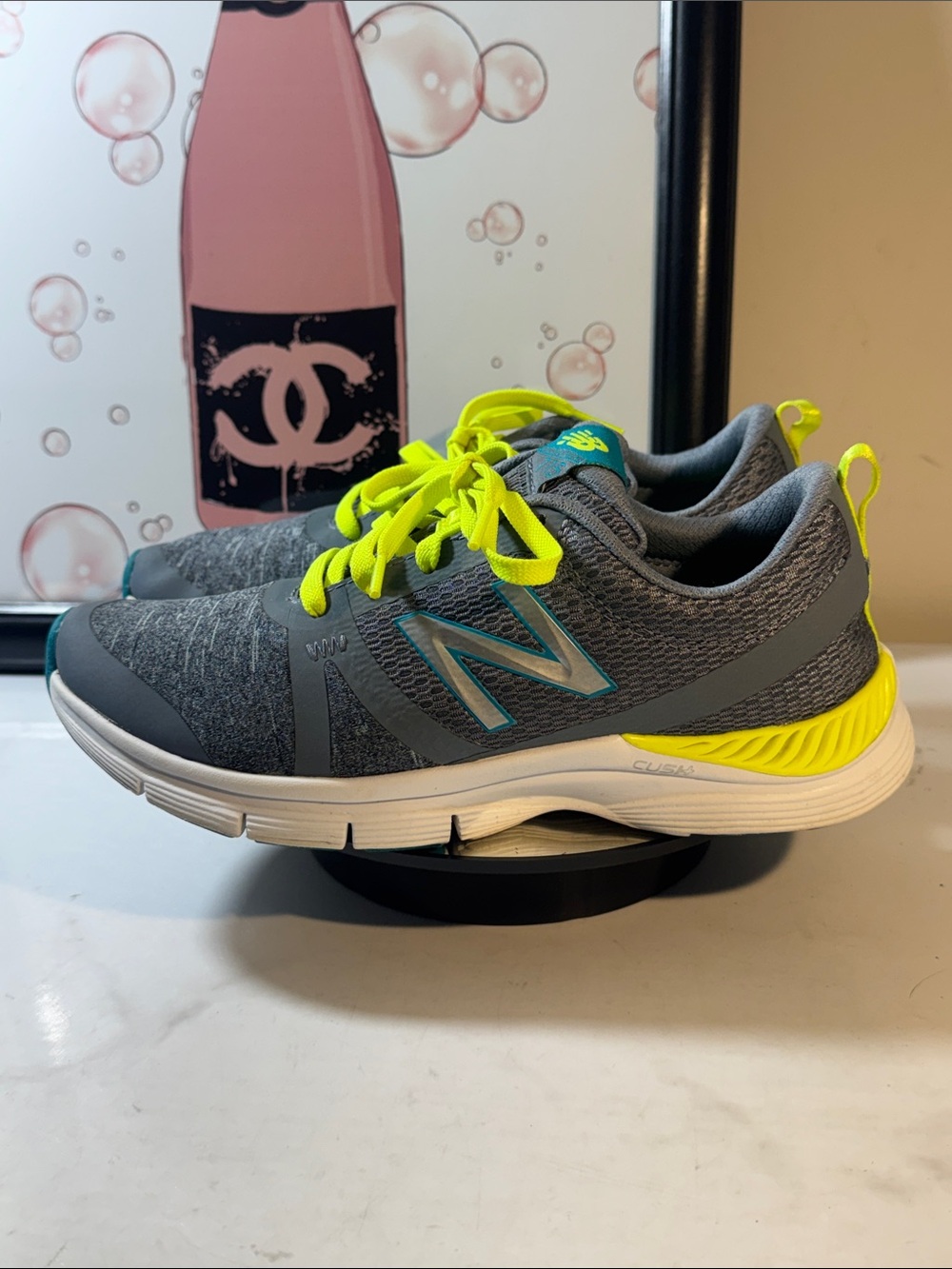 New Balance 715 Women’s Gray & Neon Yellow Athletic Sneakers - Size 7.5